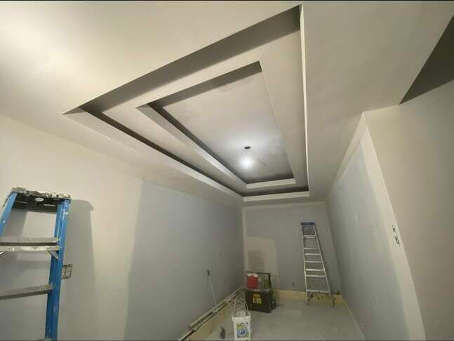 Drywall tray ceiling with recessed lighting